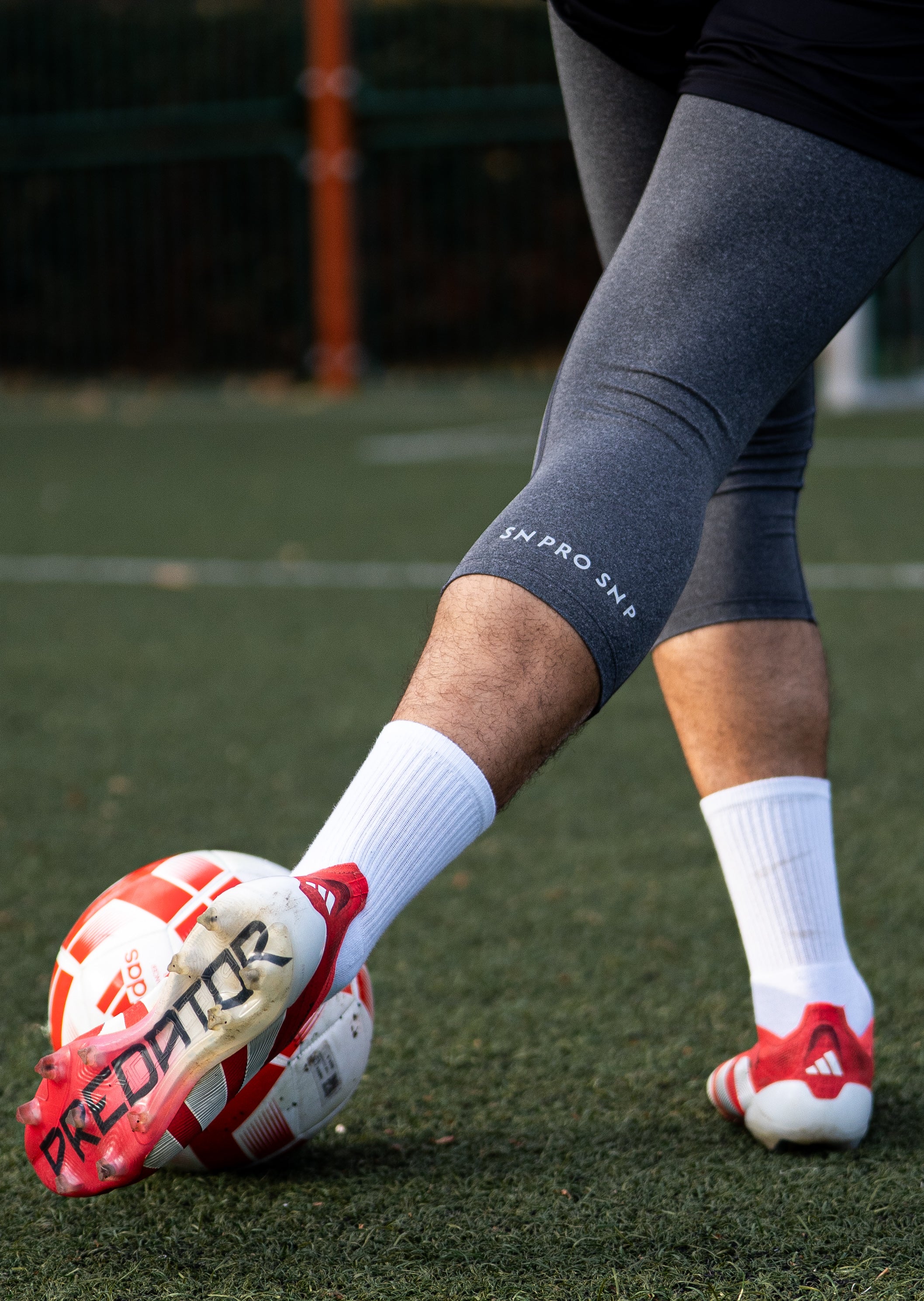 Cache Awra Gris Urbain – Polyvalence et Technologie par SN PRO®